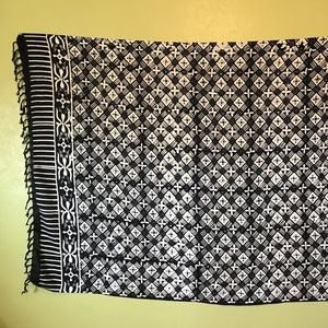 Sarong, Black & White